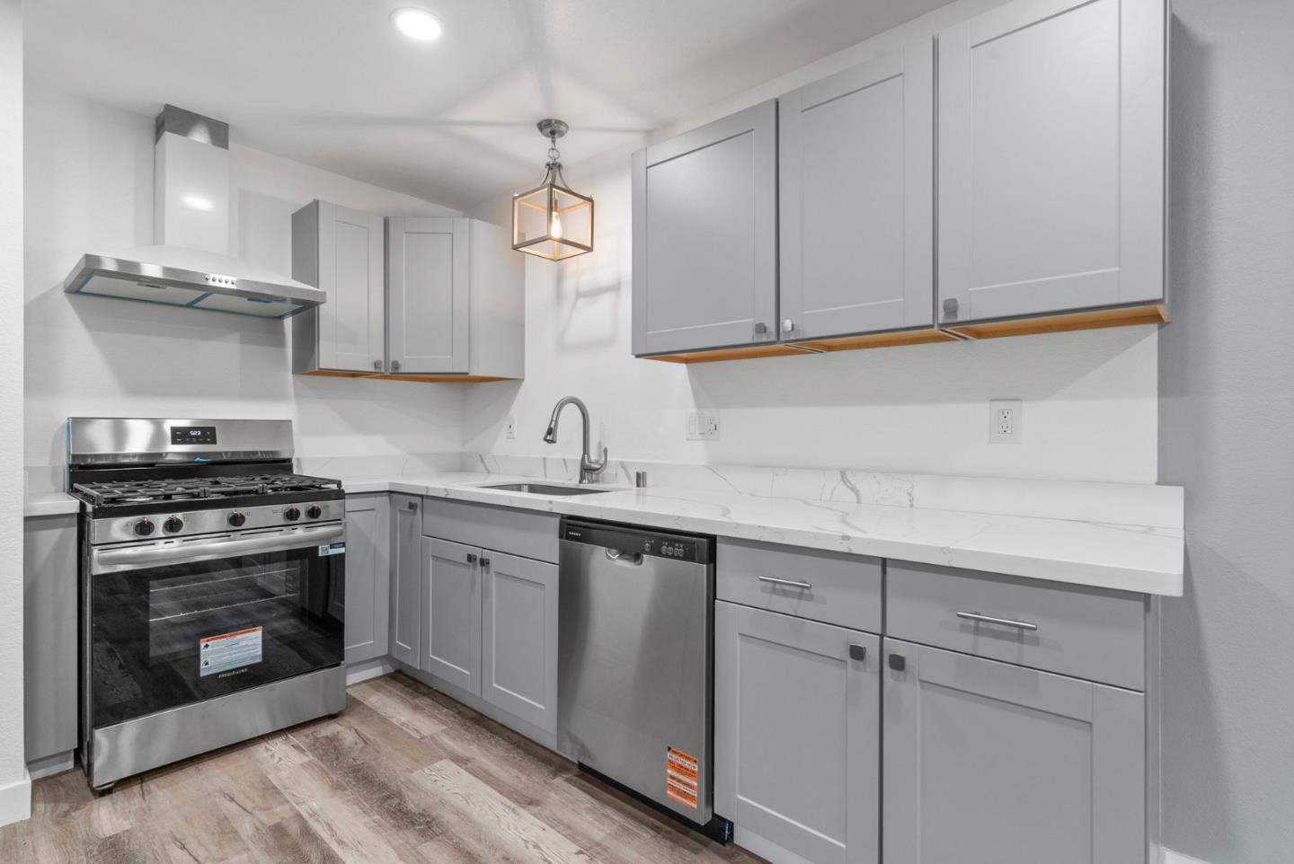 Detail Gallery Image 22 of 40 For 912 Acosta Plz #11,  Salinas,  CA 93905 - 4 Beds | 1/1 Baths