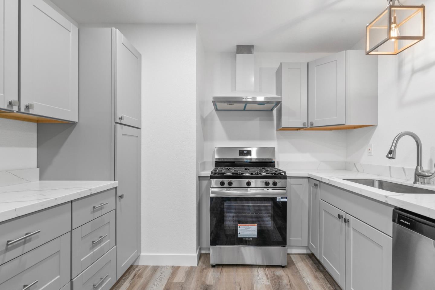 Detail Gallery Image 23 of 40 For 912 Acosta Plz #11,  Salinas,  CA 93905 - 4 Beds | 1/1 Baths