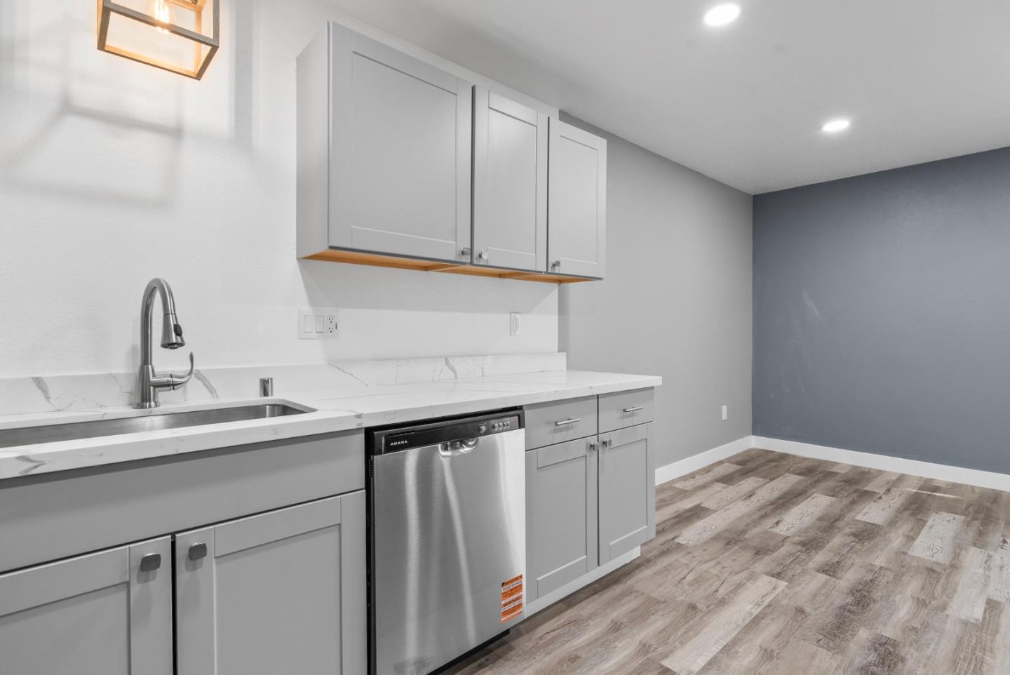 Detail Gallery Image 25 of 40 For 912 Acosta Plz #11,  Salinas,  CA 93905 - 4 Beds | 1/1 Baths