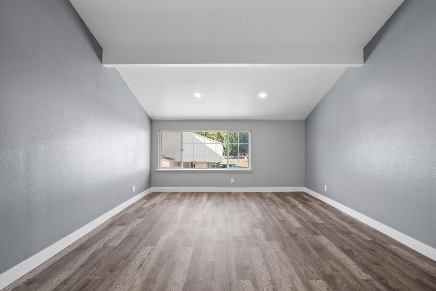 Detail Gallery Image 27 of 40 For 912 Acosta Plz #11,  Salinas,  CA 93905 - 4 Beds | 1/1 Baths