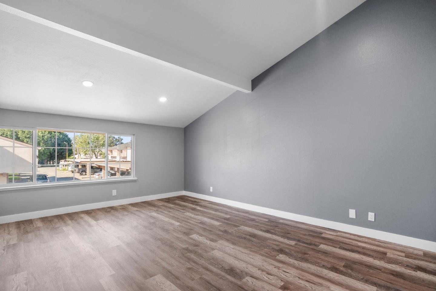 Detail Gallery Image 29 of 40 For 912 Acosta Plz #11,  Salinas,  CA 93905 - 4 Beds | 1/1 Baths