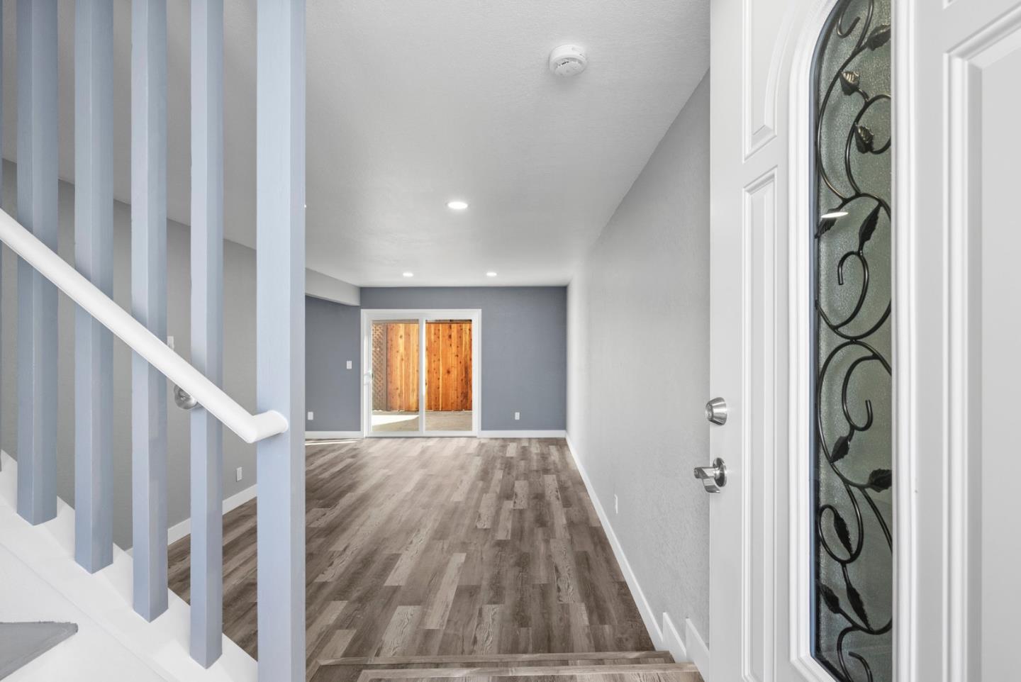 Detail Gallery Image 3 of 40 For 912 Acosta Plz #11,  Salinas,  CA 93905 - 4 Beds | 1/1 Baths