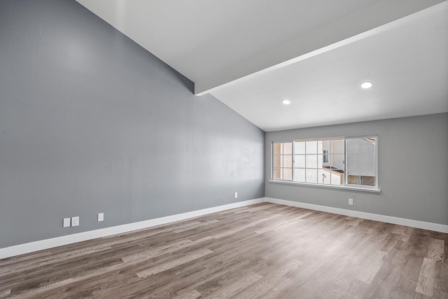 Detail Gallery Image 30 of 40 For 912 Acosta Plz #11,  Salinas,  CA 93905 - 4 Beds | 1/1 Baths