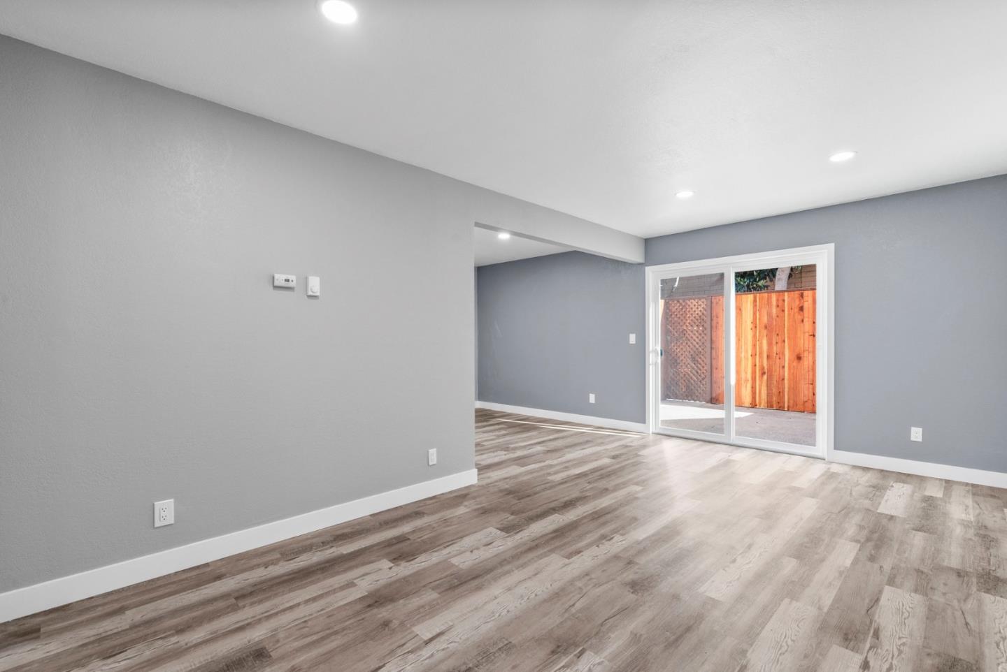 Detail Gallery Image 7 of 40 For 912 Acosta Plz #11,  Salinas,  CA 93905 - 4 Beds | 1/1 Baths