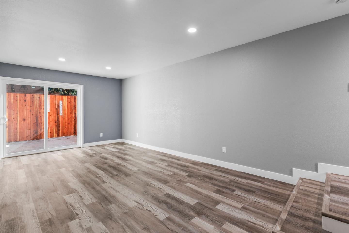 Detail Gallery Image 9 of 40 For 912 Acosta Plz #11,  Salinas,  CA 93905 - 4 Beds | 1/1 Baths