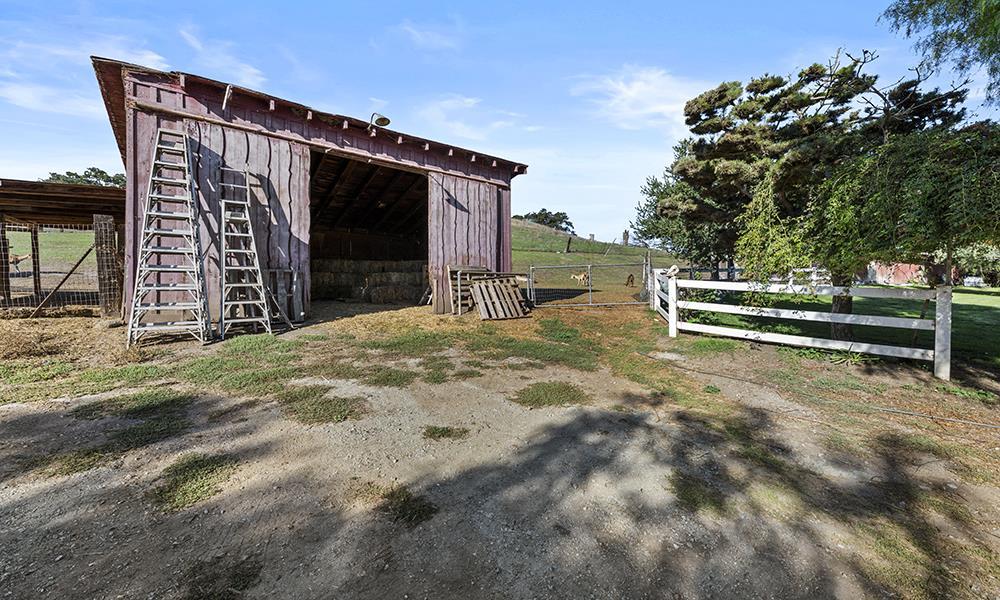 Detail Gallery Image 11 of 24 For 547 Mission Vineyard Rd, San Juan Bautista,  CA 95045 - – Beds | – Baths