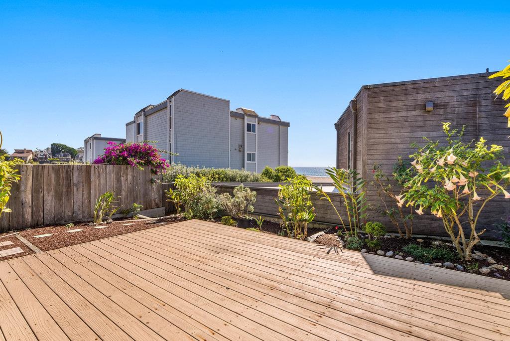 Detail Gallery Image 11 of 47 For 22104 E Cliff Dr, Santa Cruz,  CA 95062 - 3 Beds | 2 Baths