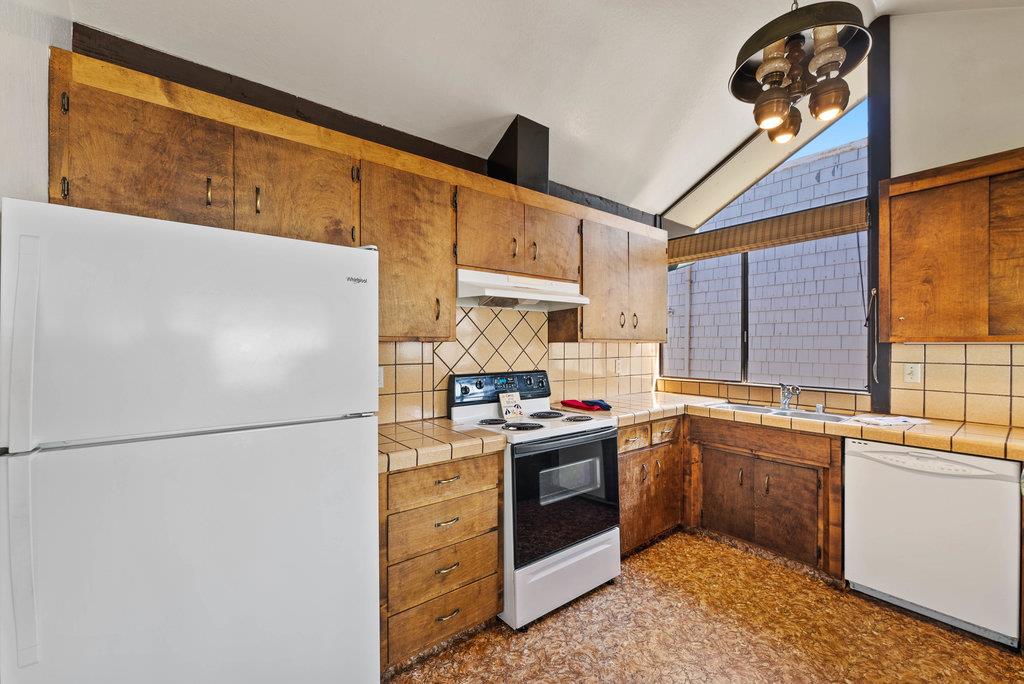 Detail Gallery Image 23 of 47 For 22104 E Cliff Dr, Santa Cruz,  CA 95062 - 3 Beds | 2 Baths