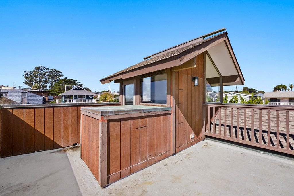 Detail Gallery Image 25 of 47 For 22104 E Cliff Dr, Santa Cruz,  CA 95062 - 3 Beds | 2 Baths