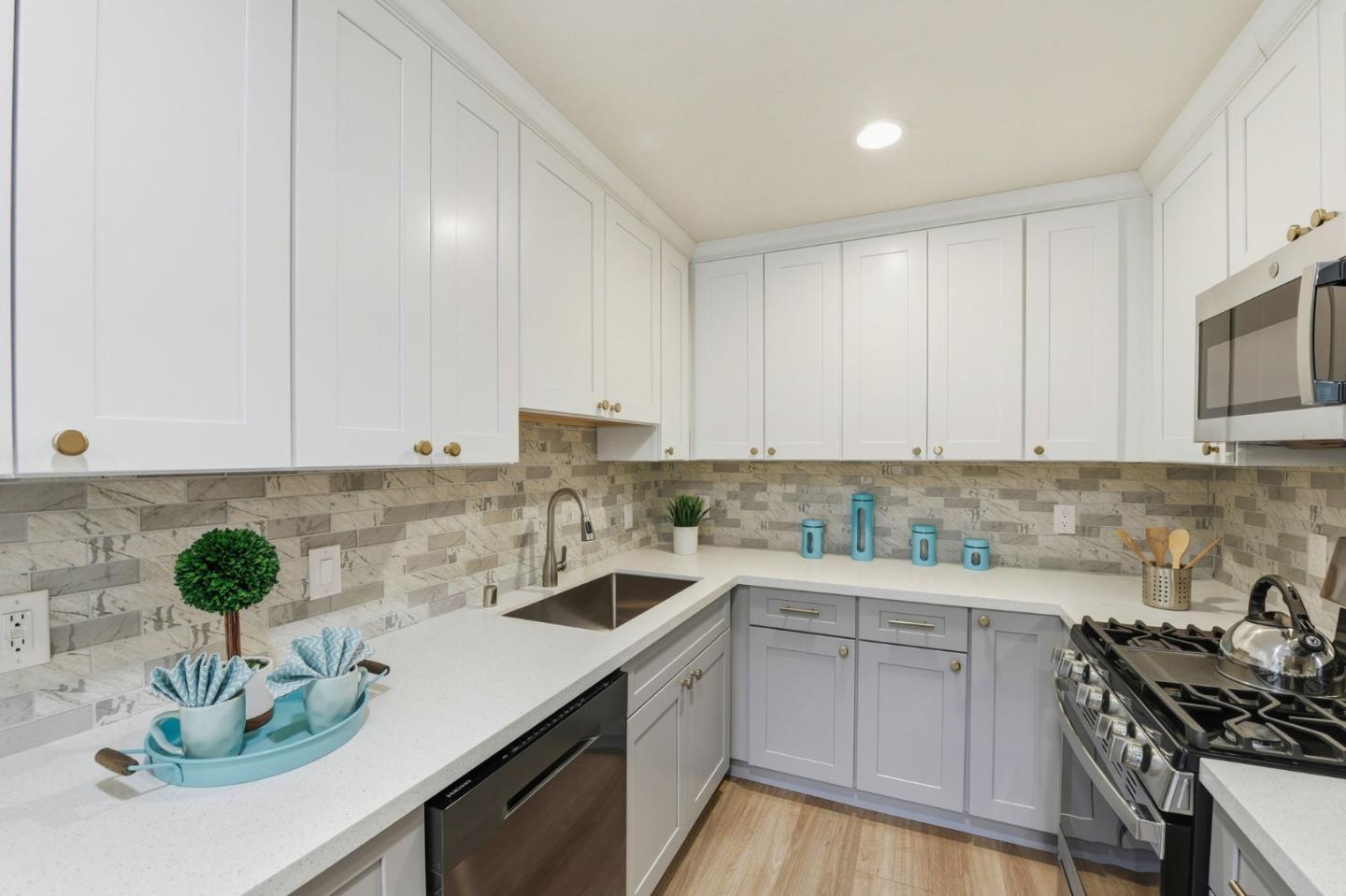 Detail Gallery Image 11 of 33 For 6384 Farm Hill Way, San Jose,  CA 95120 - 3 Beds | 2 Baths