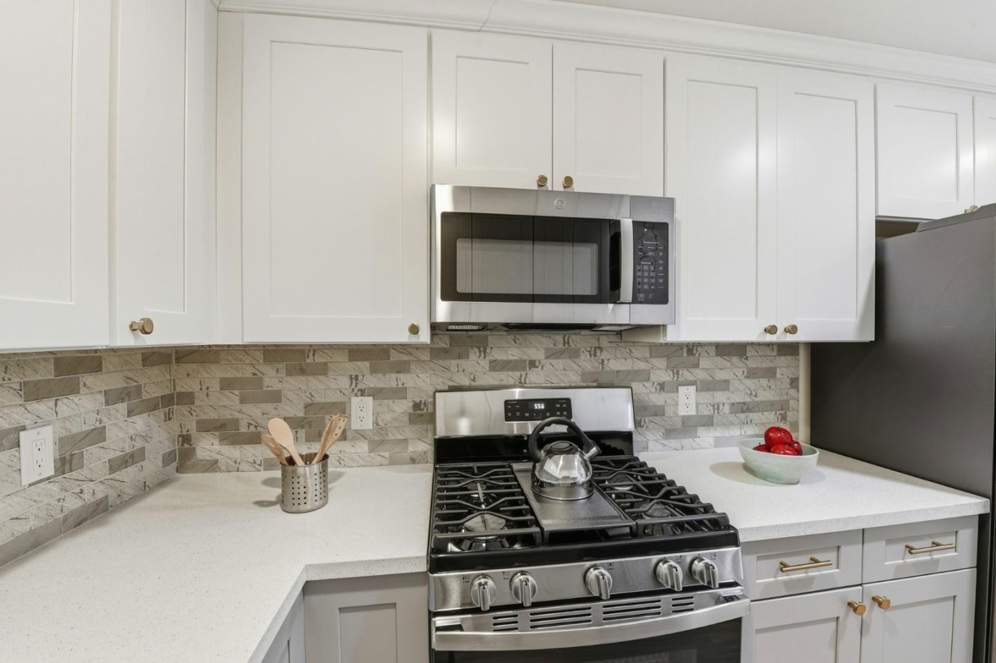 Detail Gallery Image 12 of 33 For 6384 Farm Hill Way, San Jose,  CA 95120 - 3 Beds | 2 Baths