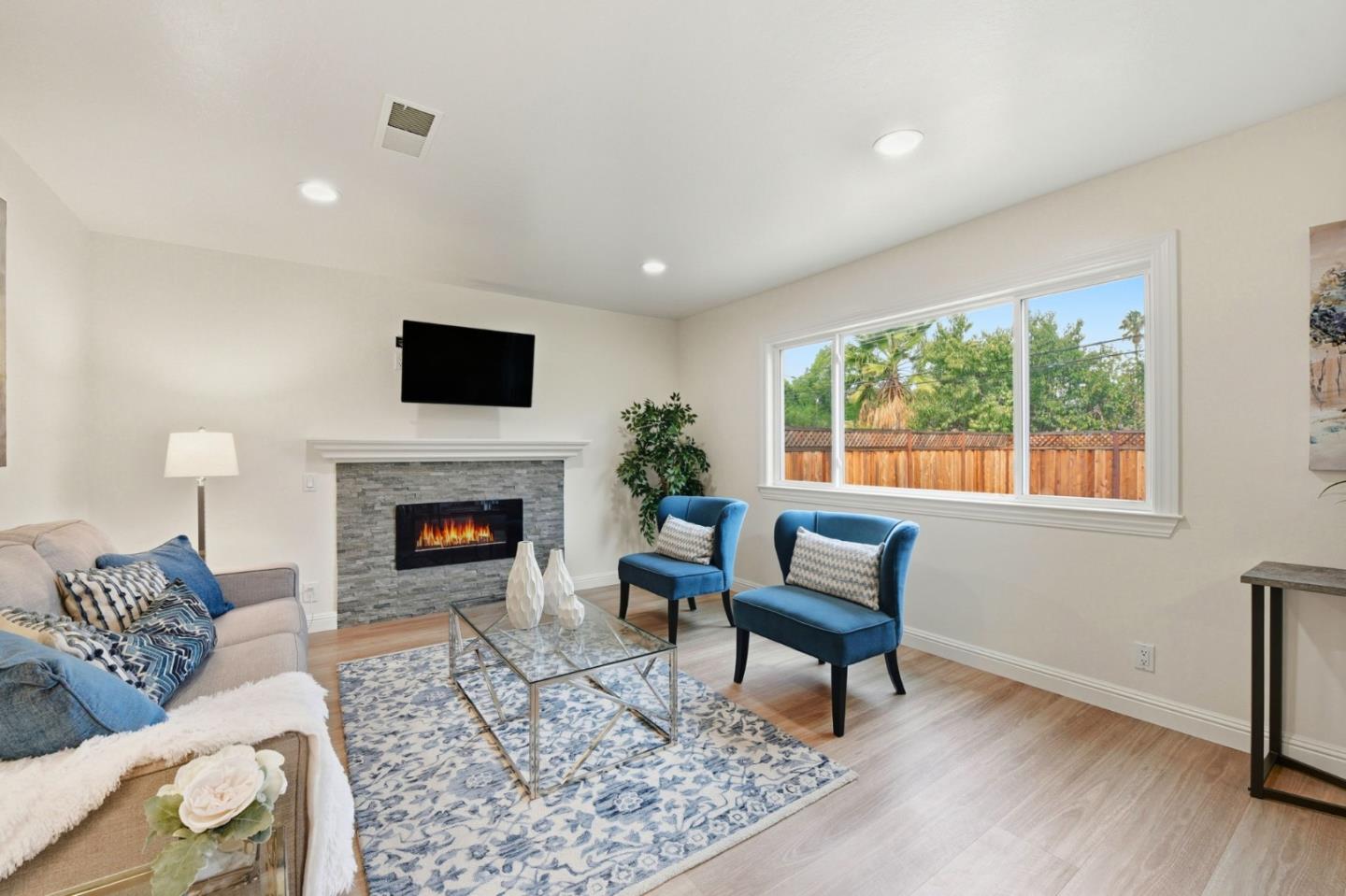 Detail Gallery Image 4 of 33 For 6384 Farm Hill Way, San Jose,  CA 95120 - 3 Beds | 2 Baths