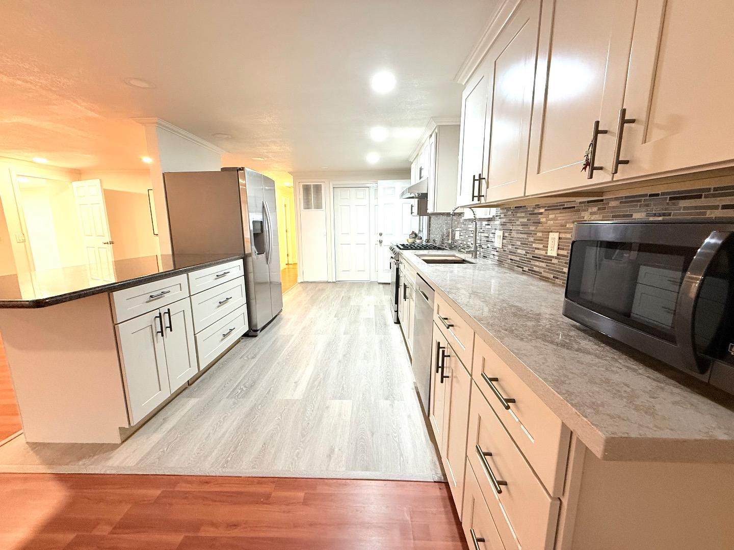 Detail Gallery Image 4 of 25 For 673 Hermitage Pl #673,  San Jose,  CA 95134 - 2 Beds | 2 Baths