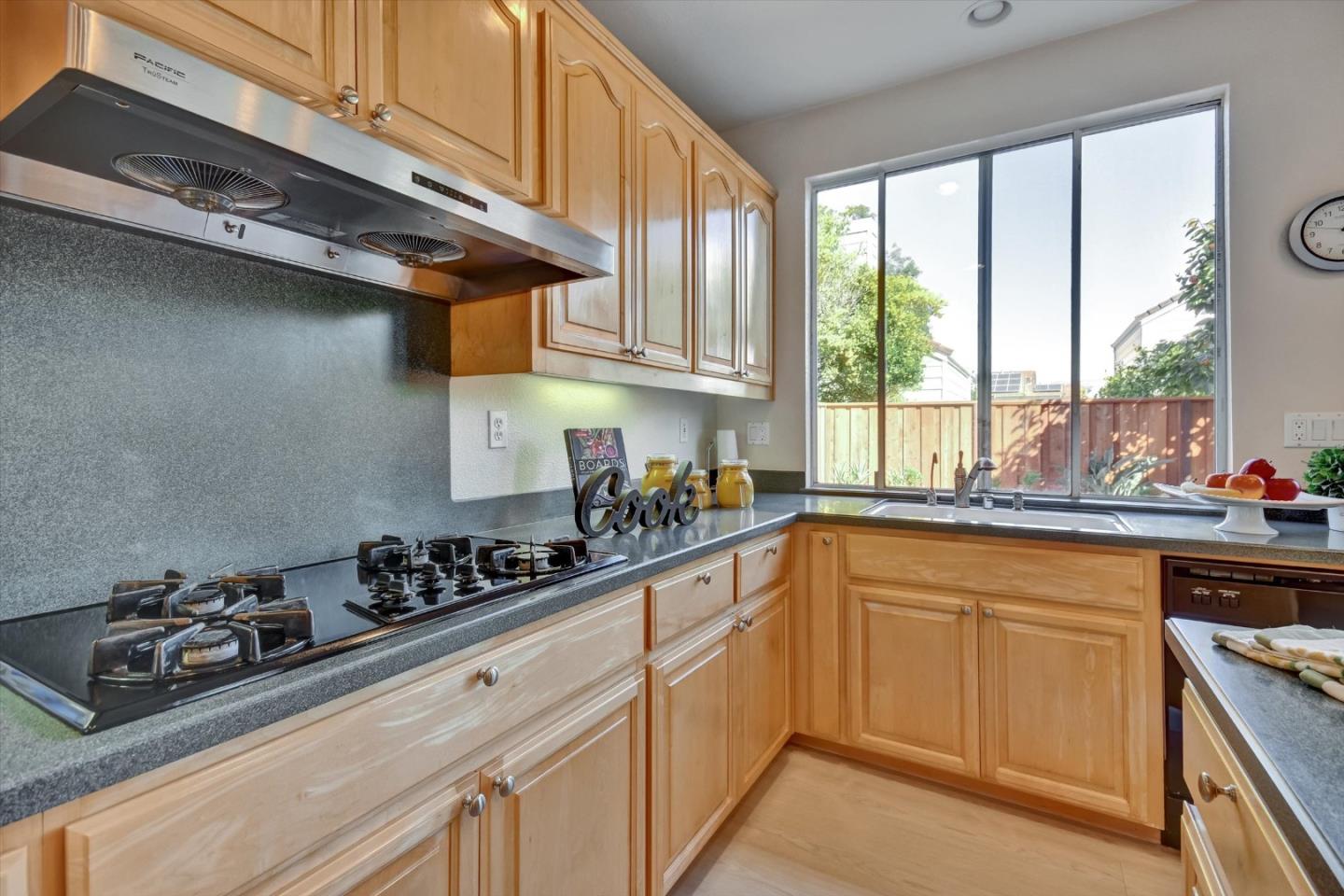 Detail Gallery Image 10 of 46 For 1496 Bellemeade St, San Jose,  CA 95131 - 5 Beds | 3 Baths