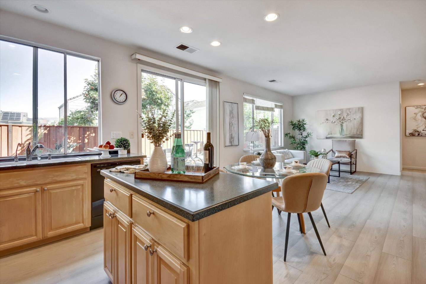 Detail Gallery Image 11 of 46 For 1496 Bellemeade St, San Jose,  CA 95131 - 5 Beds | 3 Baths