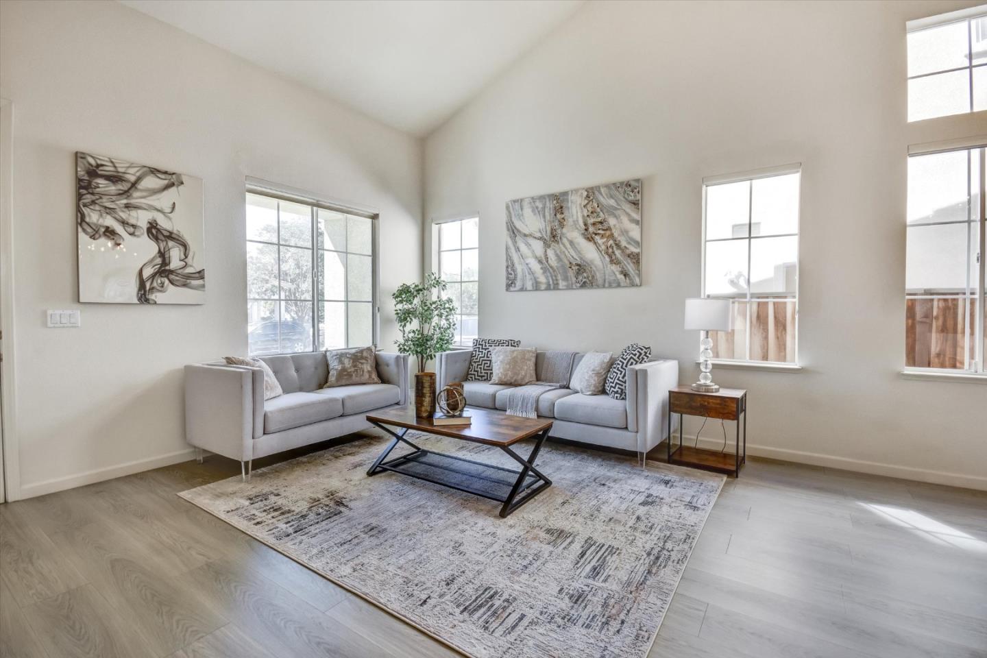 Detail Gallery Image 3 of 46 For 1496 Bellemeade St, San Jose,  CA 95131 - 5 Beds | 3 Baths