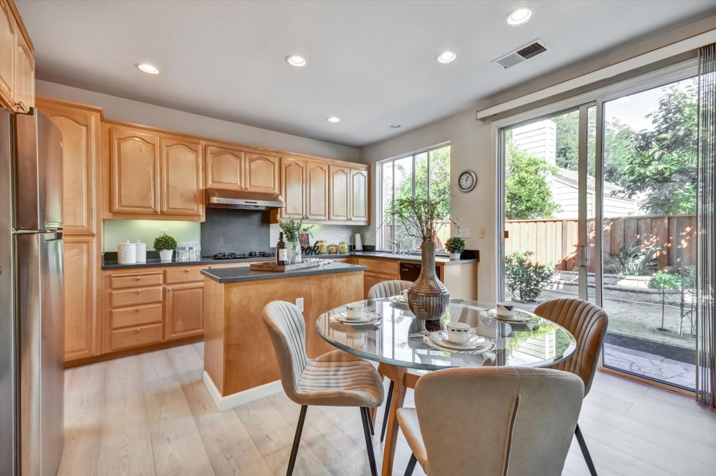 Detail Gallery Image 7 of 46 For 1496 Bellemeade St, San Jose,  CA 95131 - 5 Beds | 3 Baths