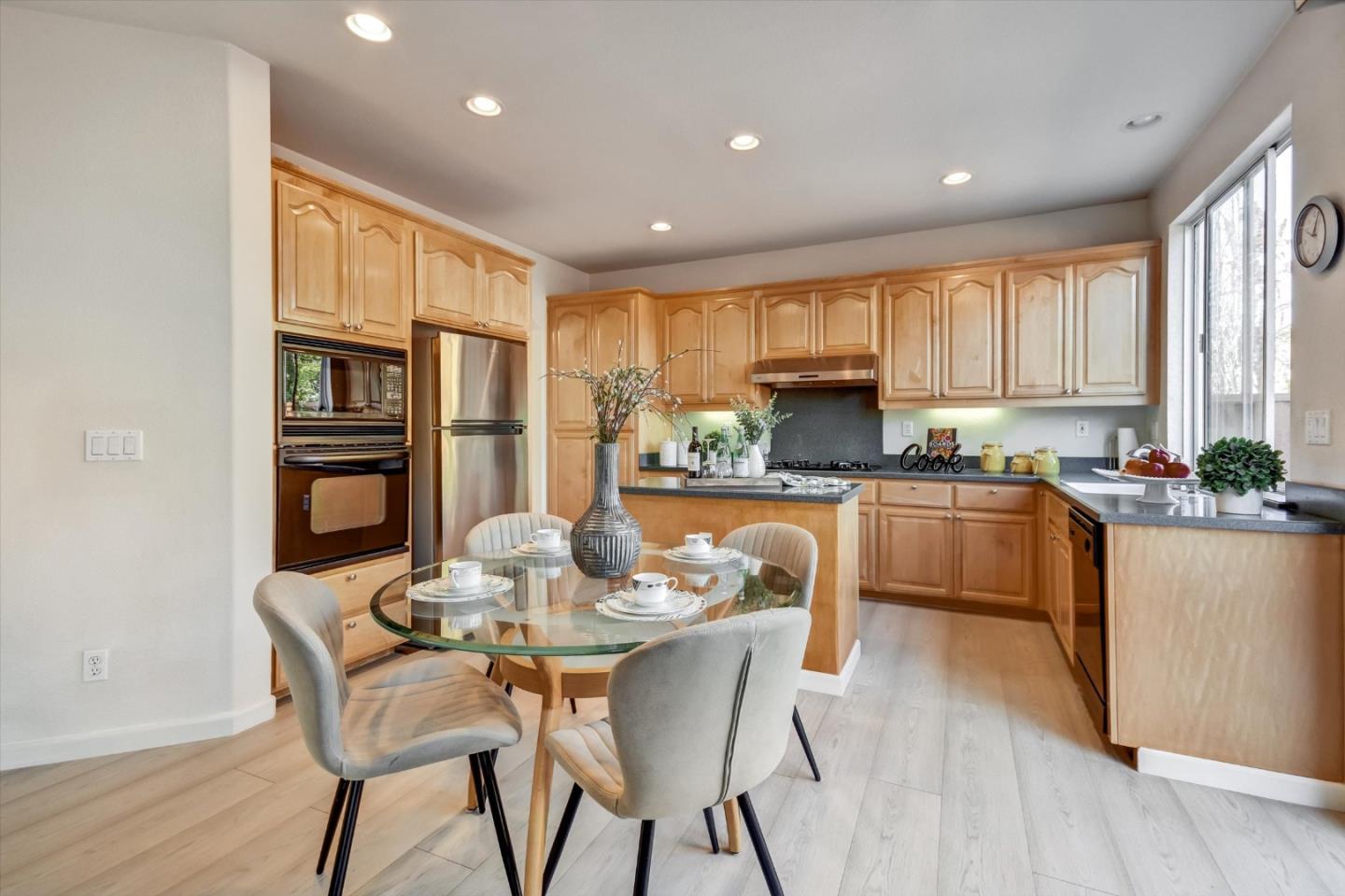 Detail Gallery Image 8 of 46 For 1496 Bellemeade St, San Jose,  CA 95131 - 5 Beds | 3 Baths