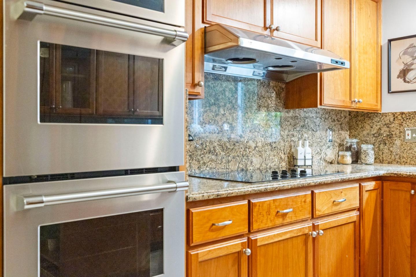 Detail Gallery Image 12 of 57 For 2713 Comstock Cir, Belmont,  CA 94002 - 5 Beds | 2/1 Baths