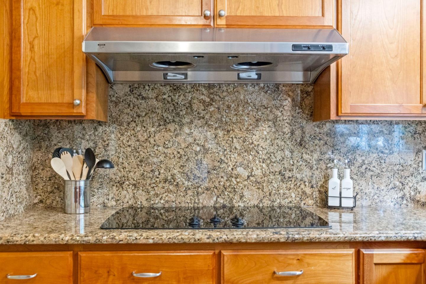 Detail Gallery Image 13 of 57 For 2713 Comstock Cir, Belmont,  CA 94002 - 5 Beds | 2/1 Baths