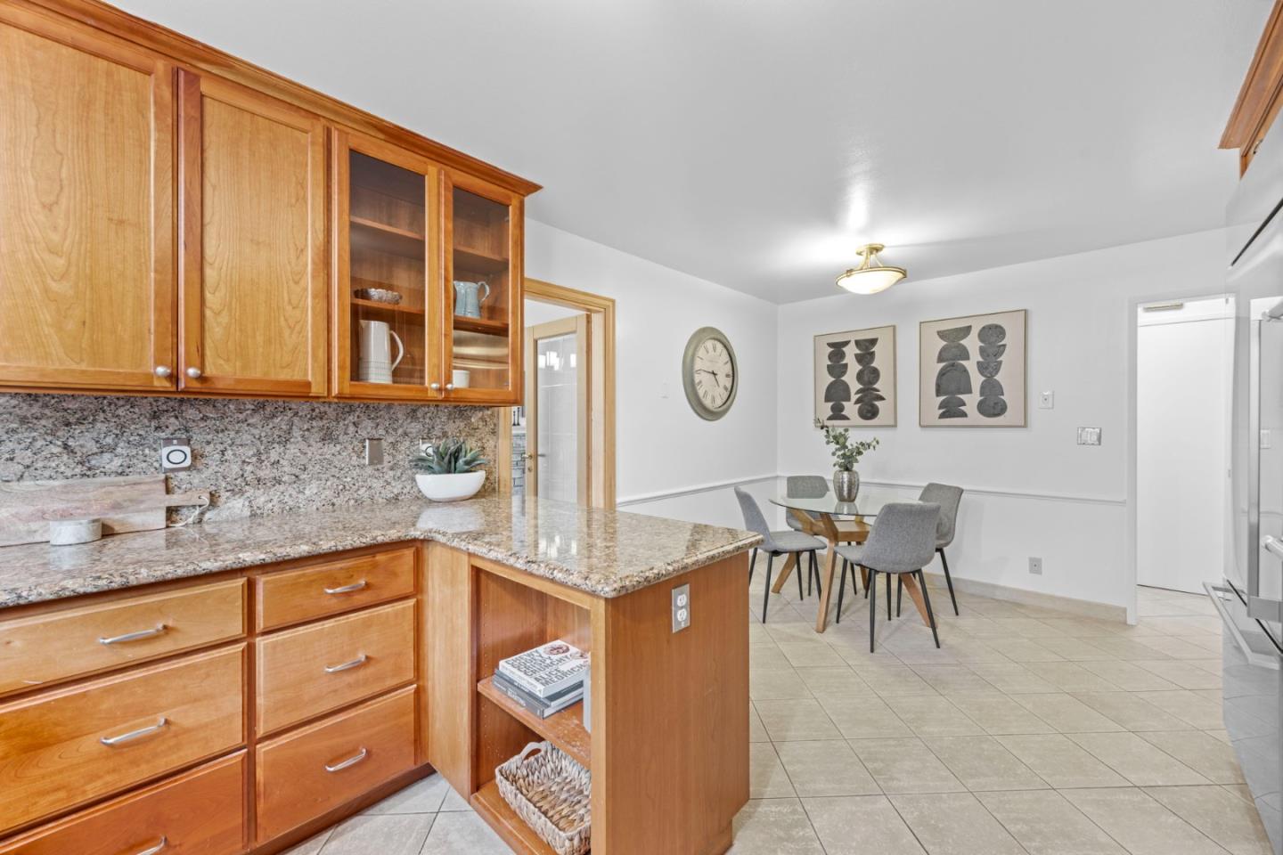 Detail Gallery Image 14 of 57 For 2713 Comstock Cir, Belmont,  CA 94002 - 5 Beds | 2/1 Baths