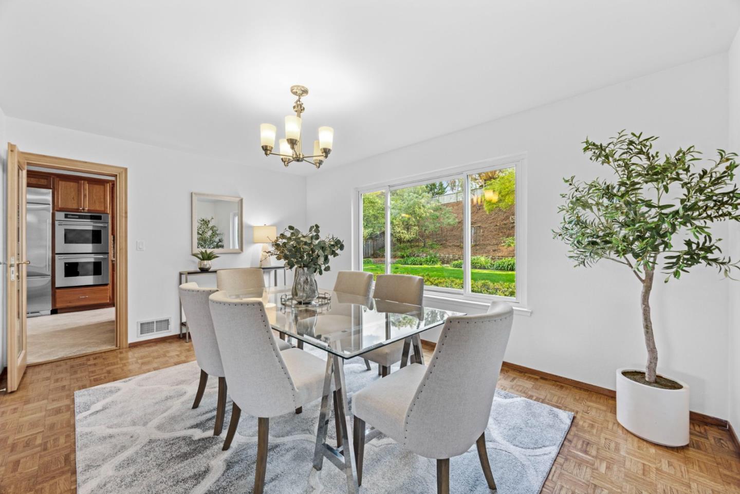 Detail Gallery Image 16 of 57 For 2713 Comstock Cir, Belmont,  CA 94002 - 5 Beds | 2/1 Baths