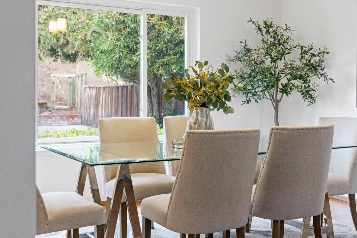 Detail Gallery Image 18 of 57 For 2713 Comstock Cir, Belmont,  CA 94002 - 5 Beds | 2/1 Baths