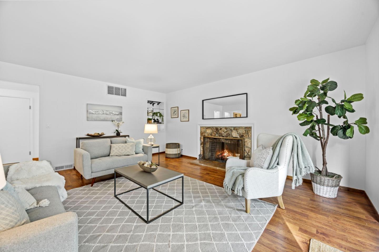 Detail Gallery Image 22 of 57 For 2713 Comstock Cir, Belmont,  CA 94002 - 5 Beds | 2/1 Baths