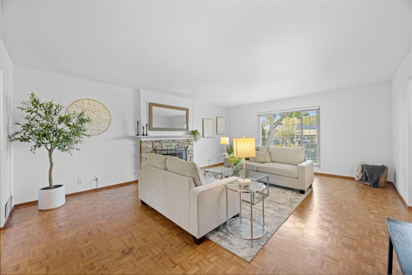 Detail Gallery Image 24 of 57 For 2713 Comstock Cir, Belmont,  CA 94002 - 5 Beds | 2/1 Baths