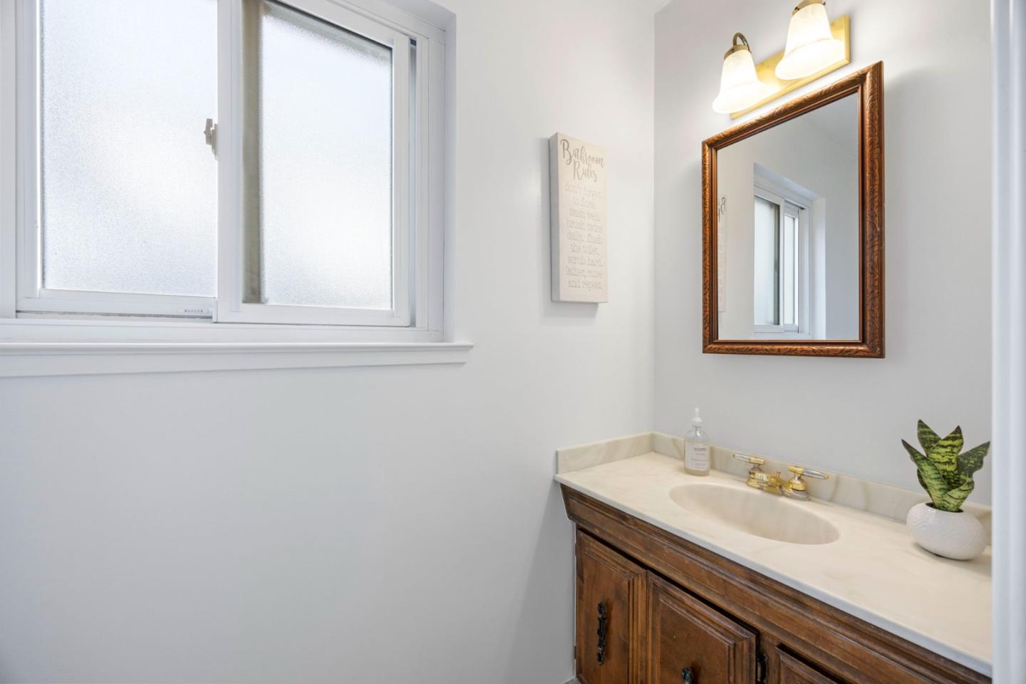 Detail Gallery Image 27 of 57 For 2713 Comstock Cir, Belmont,  CA 94002 - 5 Beds | 2/1 Baths