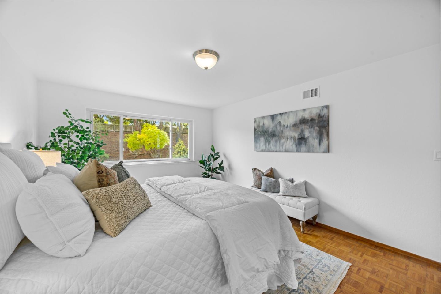 Detail Gallery Image 33 of 57 For 2713 Comstock Cir, Belmont,  CA 94002 - 5 Beds | 2/1 Baths