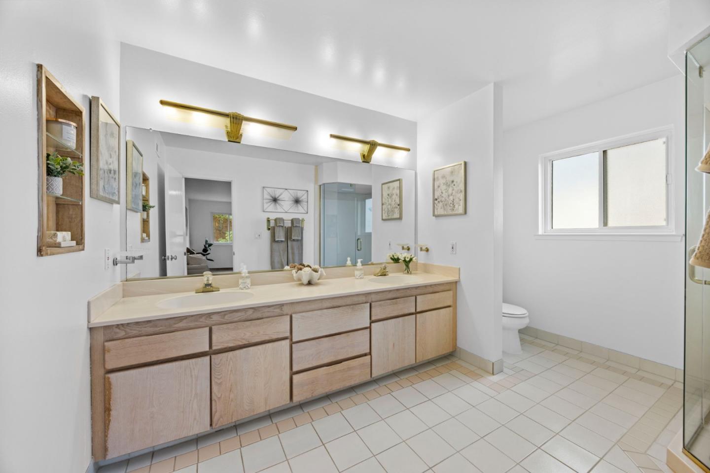 Detail Gallery Image 34 of 57 For 2713 Comstock Cir, Belmont,  CA 94002 - 5 Beds | 2/1 Baths