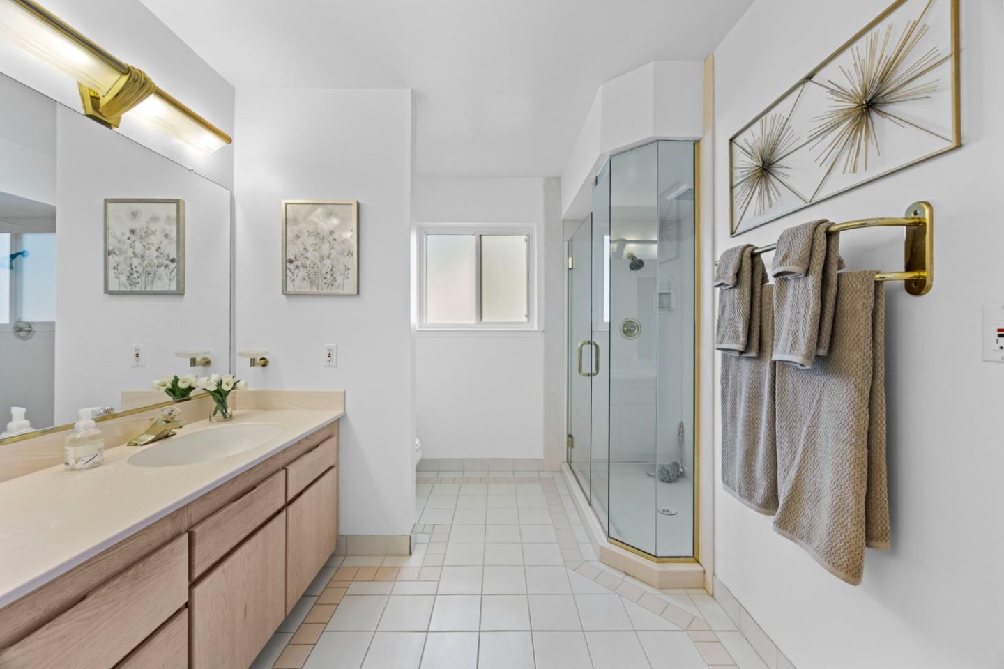 Detail Gallery Image 35 of 57 For 2713 Comstock Cir, Belmont,  CA 94002 - 5 Beds | 2/1 Baths