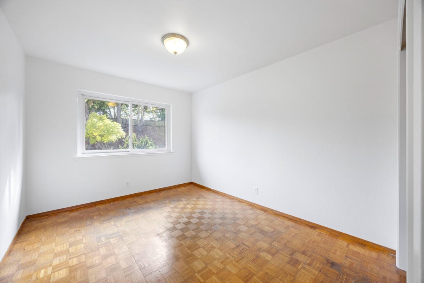 Detail Gallery Image 37 of 57 For 2713 Comstock Cir, Belmont,  CA 94002 - 5 Beds | 2/1 Baths