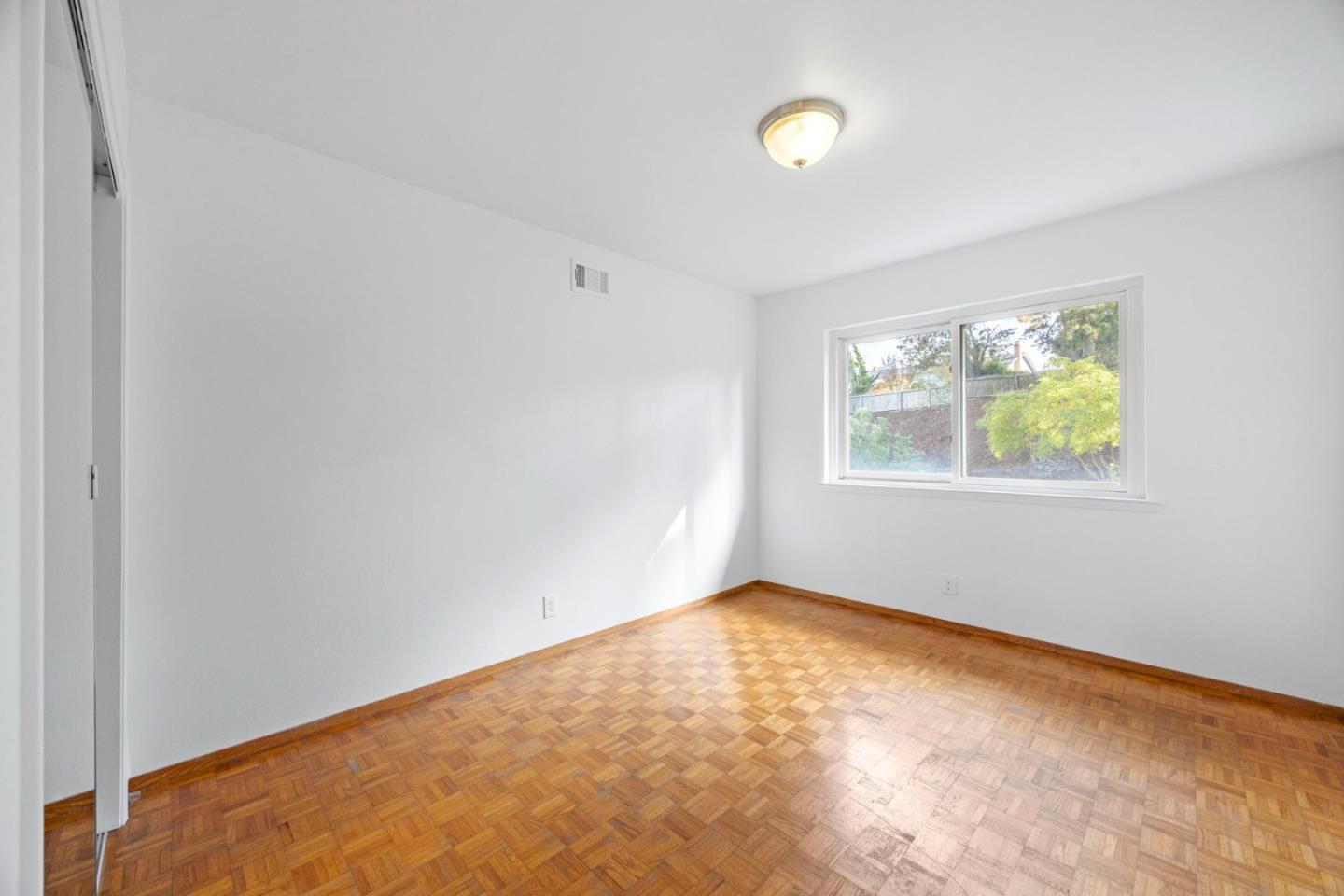 Detail Gallery Image 39 of 57 For 2713 Comstock Cir, Belmont,  CA 94002 - 5 Beds | 2/1 Baths