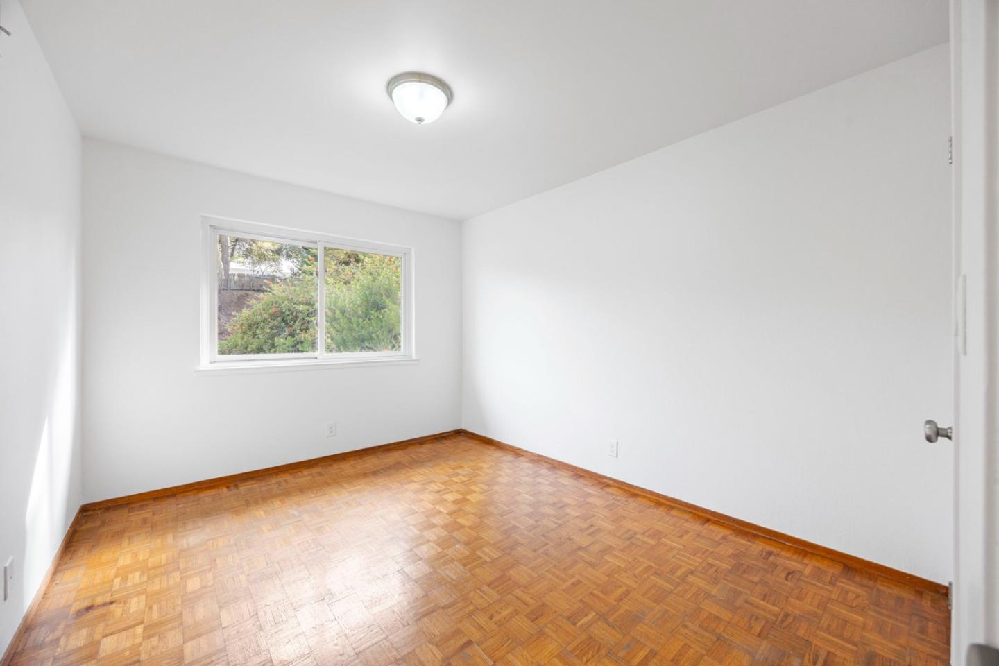 Detail Gallery Image 41 of 57 For 2713 Comstock Cir, Belmont,  CA 94002 - 5 Beds | 2/1 Baths