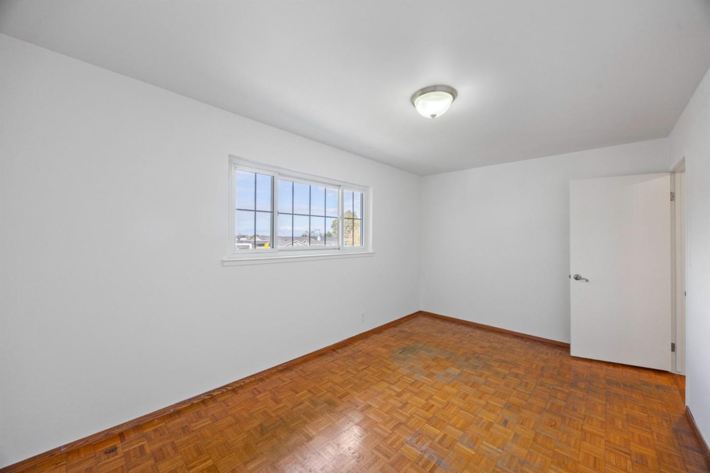 Detail Gallery Image 44 of 57 For 2713 Comstock Cir, Belmont,  CA 94002 - 5 Beds | 2/1 Baths