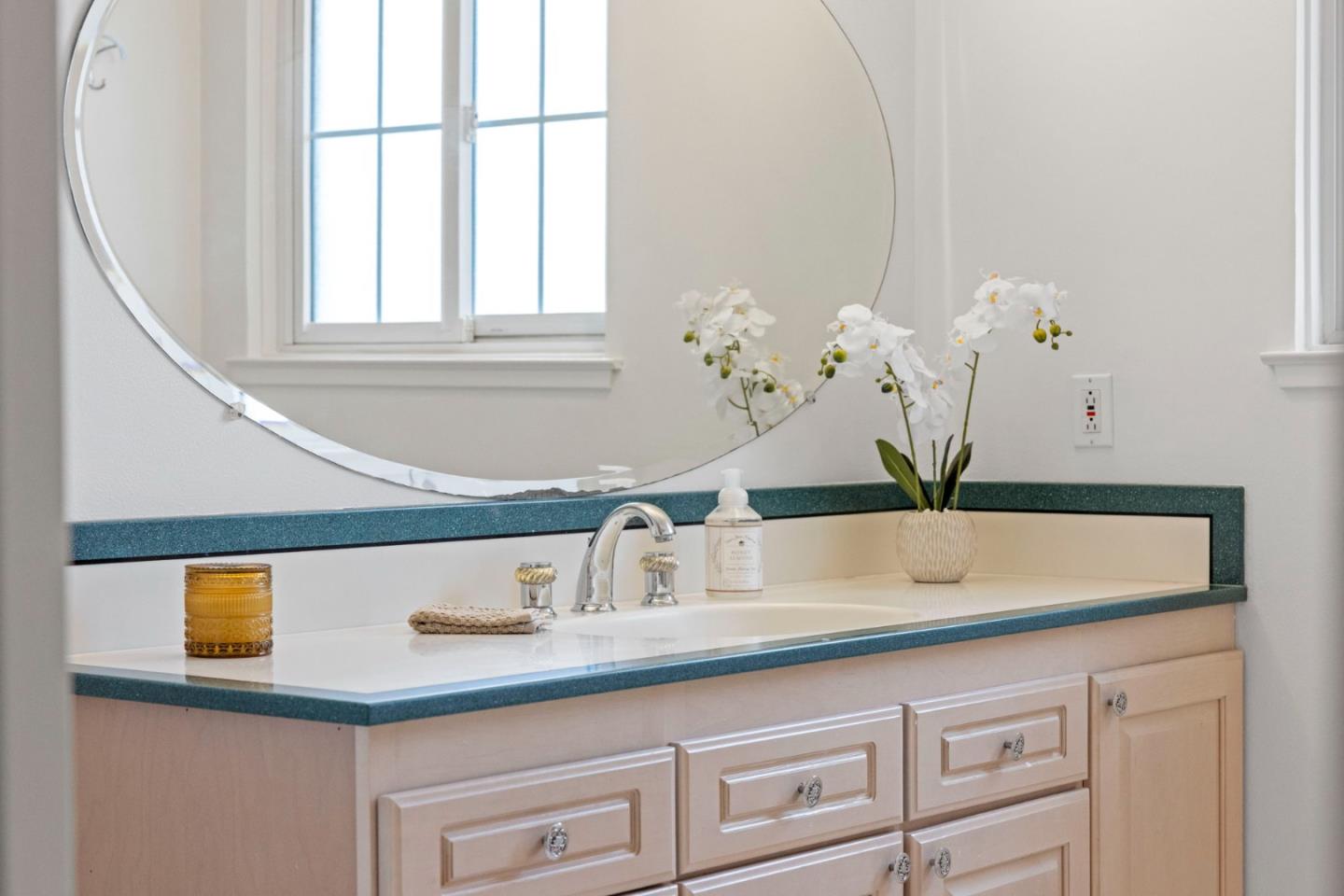 Detail Gallery Image 46 of 57 For 2713 Comstock Cir, Belmont,  CA 94002 - 5 Beds | 2/1 Baths