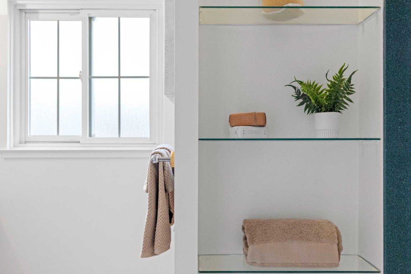 Detail Gallery Image 47 of 57 For 2713 Comstock Cir, Belmont,  CA 94002 - 5 Beds | 2/1 Baths