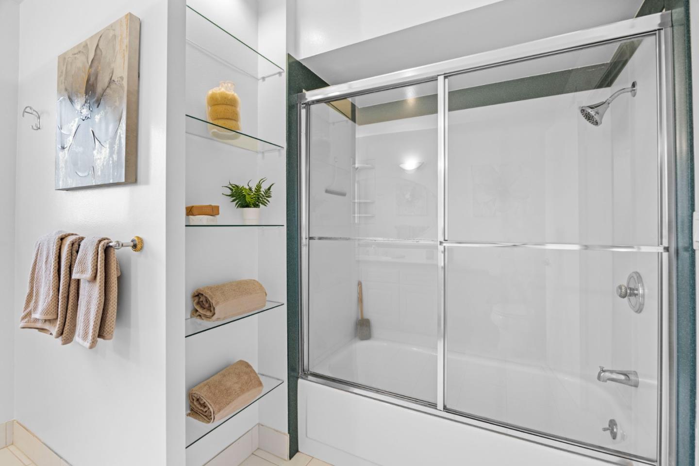 Detail Gallery Image 48 of 57 For 2713 Comstock Cir, Belmont,  CA 94002 - 5 Beds | 2/1 Baths