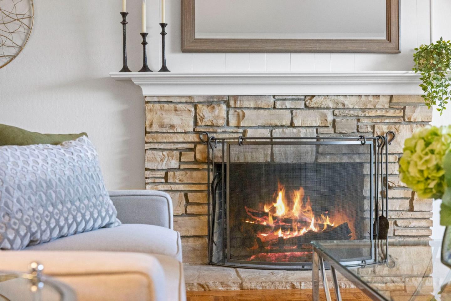 Detail Gallery Image 7 of 57 For 2713 Comstock Cir, Belmont,  CA 94002 - 5 Beds | 2/1 Baths