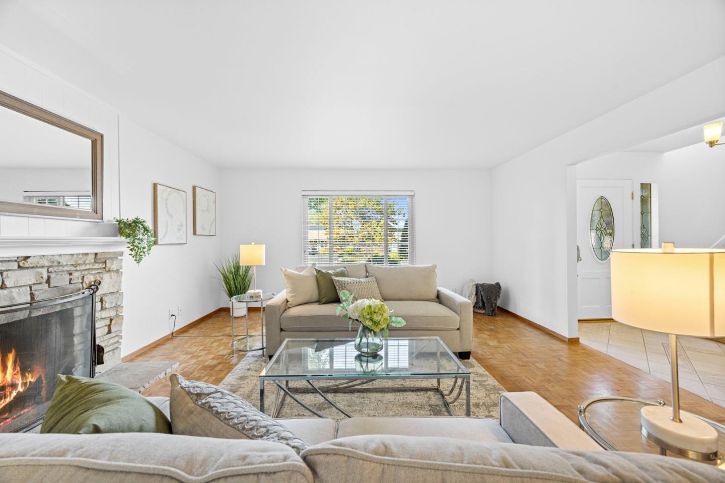 Detail Gallery Image 8 of 57 For 2713 Comstock Cir, Belmont,  CA 94002 - 5 Beds | 2/1 Baths