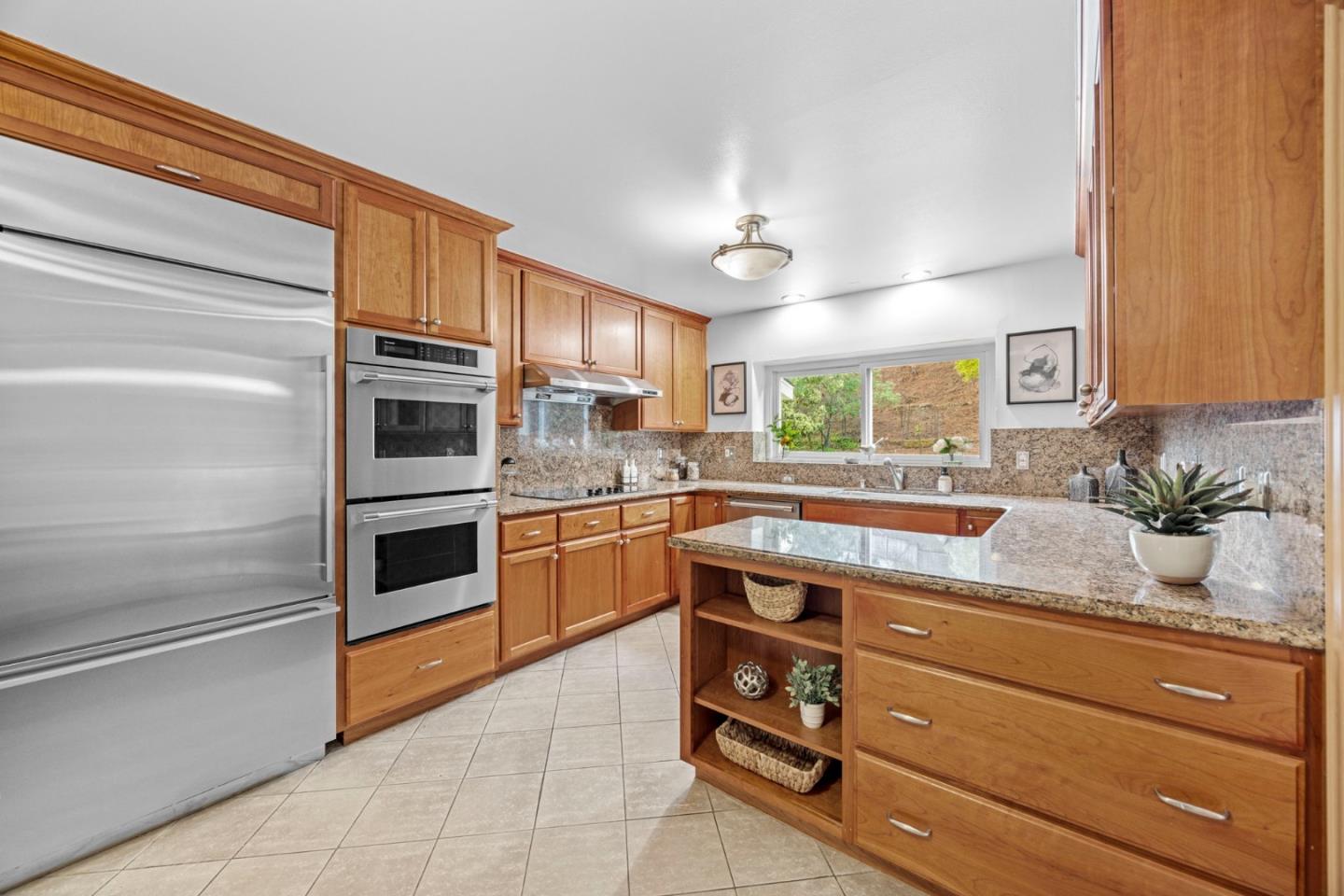 Detail Gallery Image 9 of 57 For 2713 Comstock Cir, Belmont,  CA 94002 - 5 Beds | 2/1 Baths