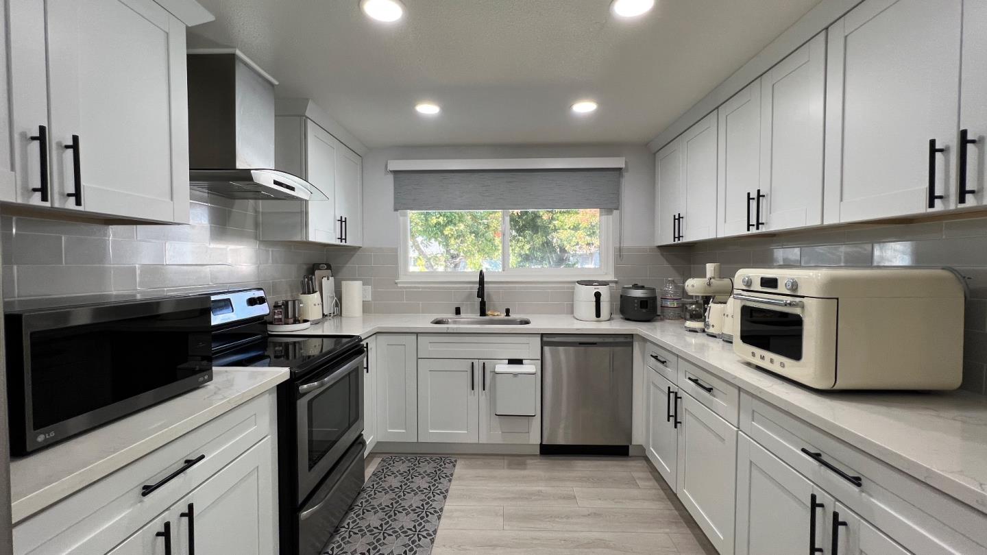 Detail Gallery Image 14 of 34 For 182 Rose Dr, Milpitas,  CA 95035 - 3 Beds | 2 Baths