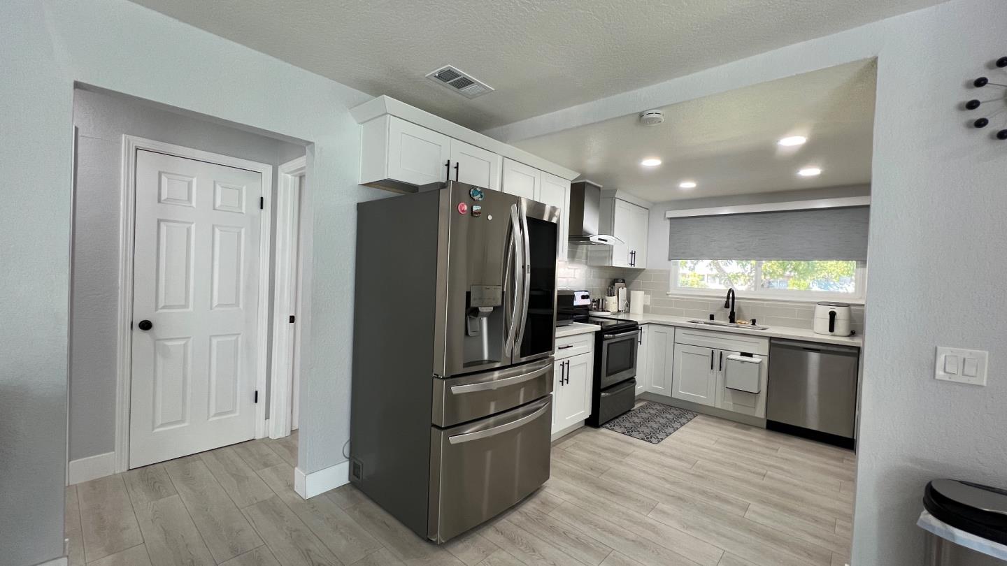 Detail Gallery Image 24 of 34 For 182 Rose Dr, Milpitas,  CA 95035 - 3 Beds | 2 Baths