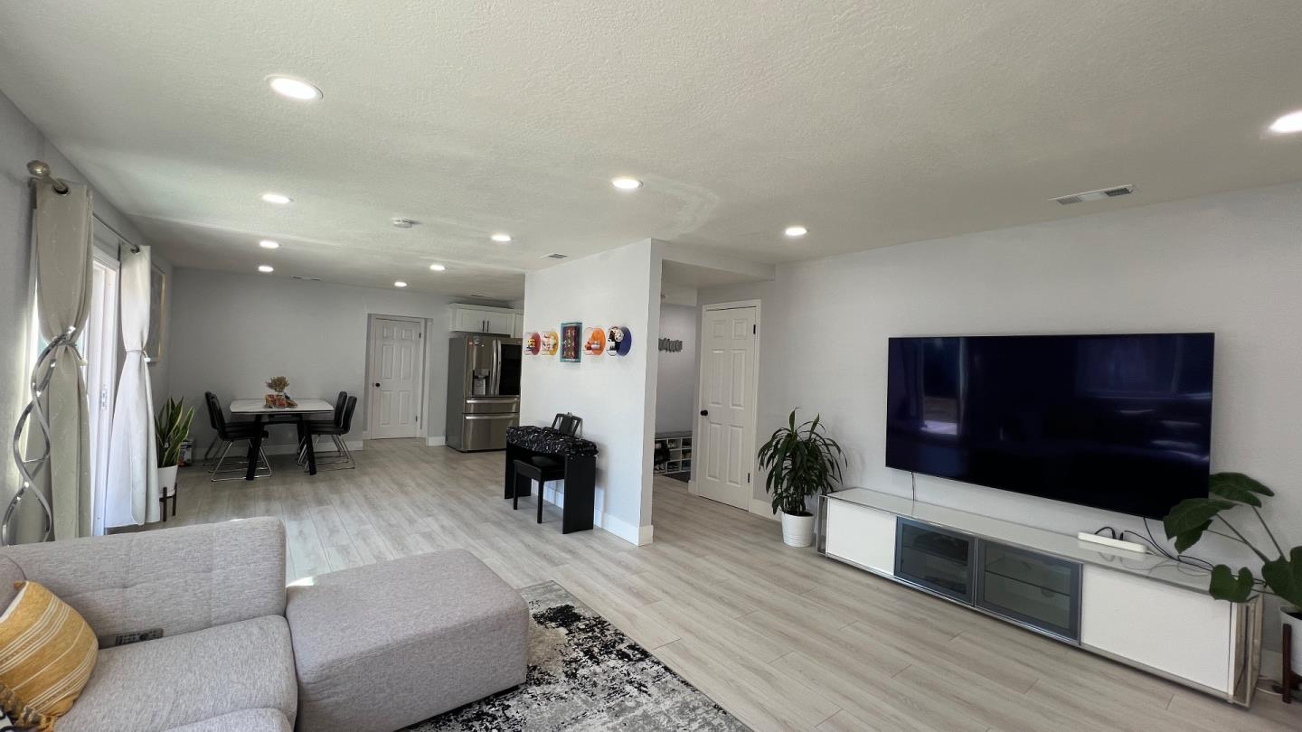 Detail Gallery Image 7 of 34 For 182 Rose Dr, Milpitas,  CA 95035 - 3 Beds | 2 Baths