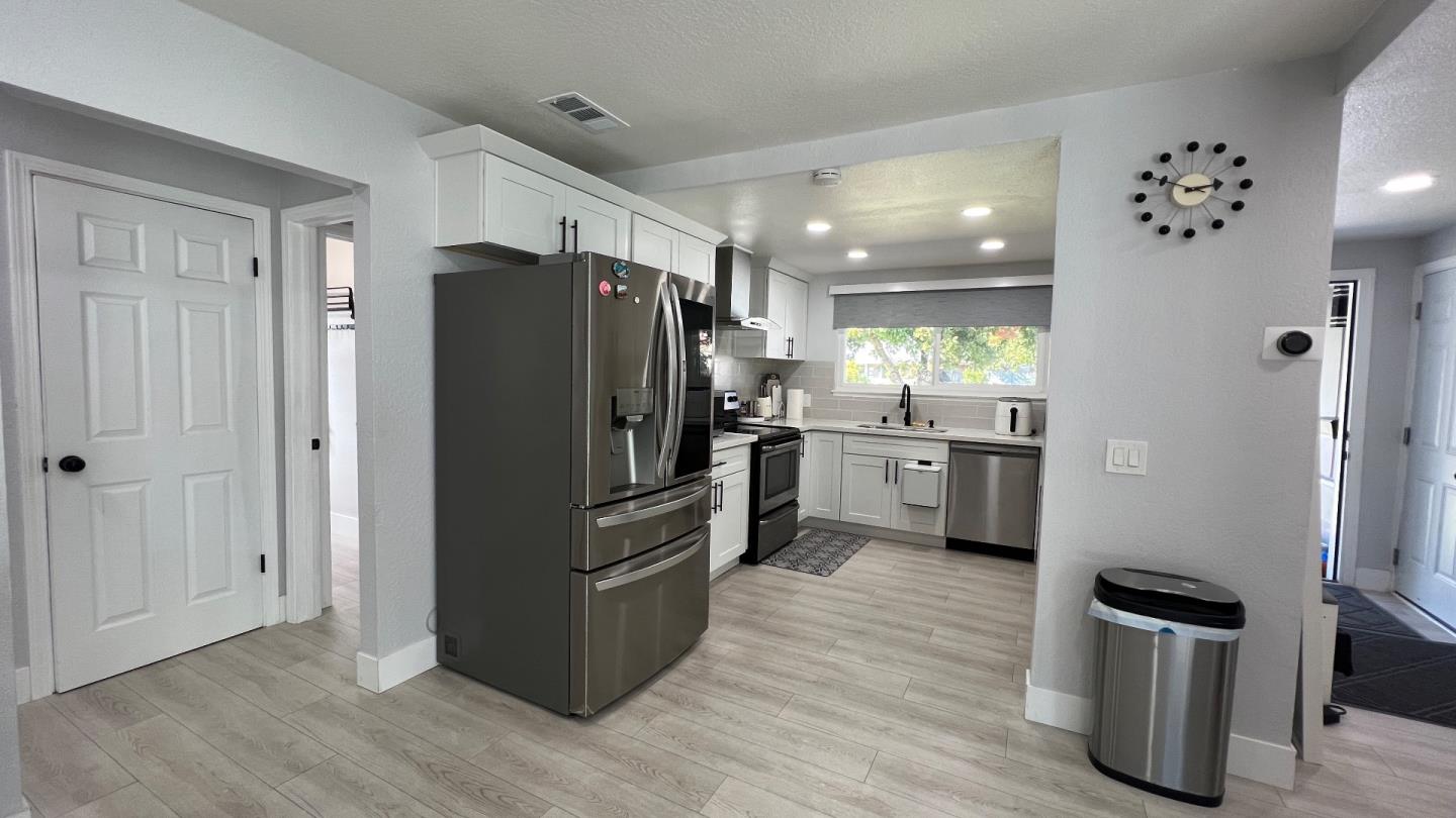 Detail Gallery Image 8 of 34 For 182 Rose Dr, Milpitas,  CA 95035 - 3 Beds | 2 Baths