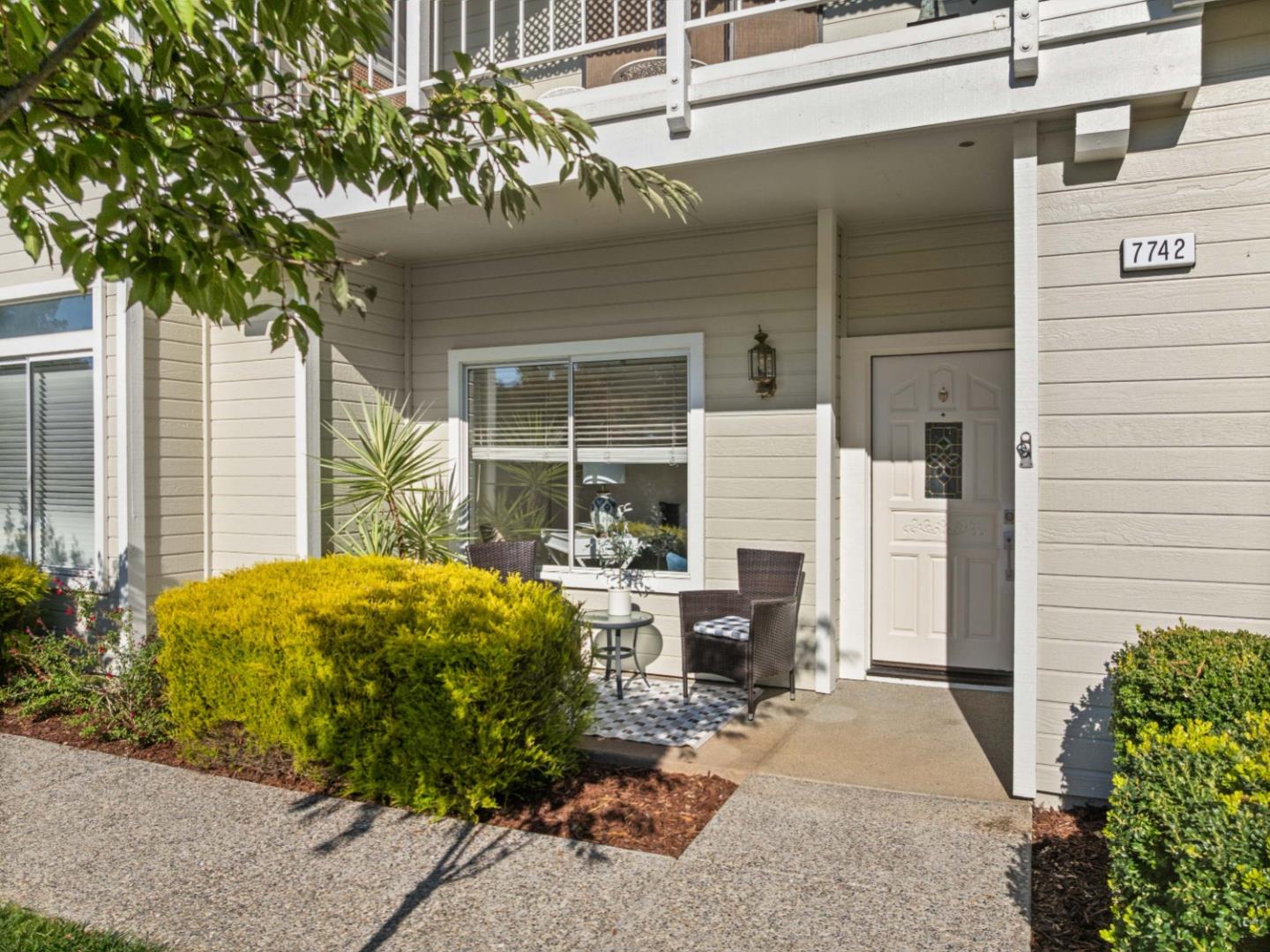 Detail Gallery Image 3 of 37 For 7742 Kilmarnok Dr, San Jose,  CA 95135 - 2 Beds | 2 Baths