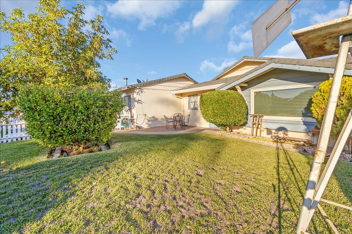 Detail Gallery Image 11 of 34 For 791 El Camino Paraiso, Hollister,  CA 95023 - 3 Beds | 1/1 Baths