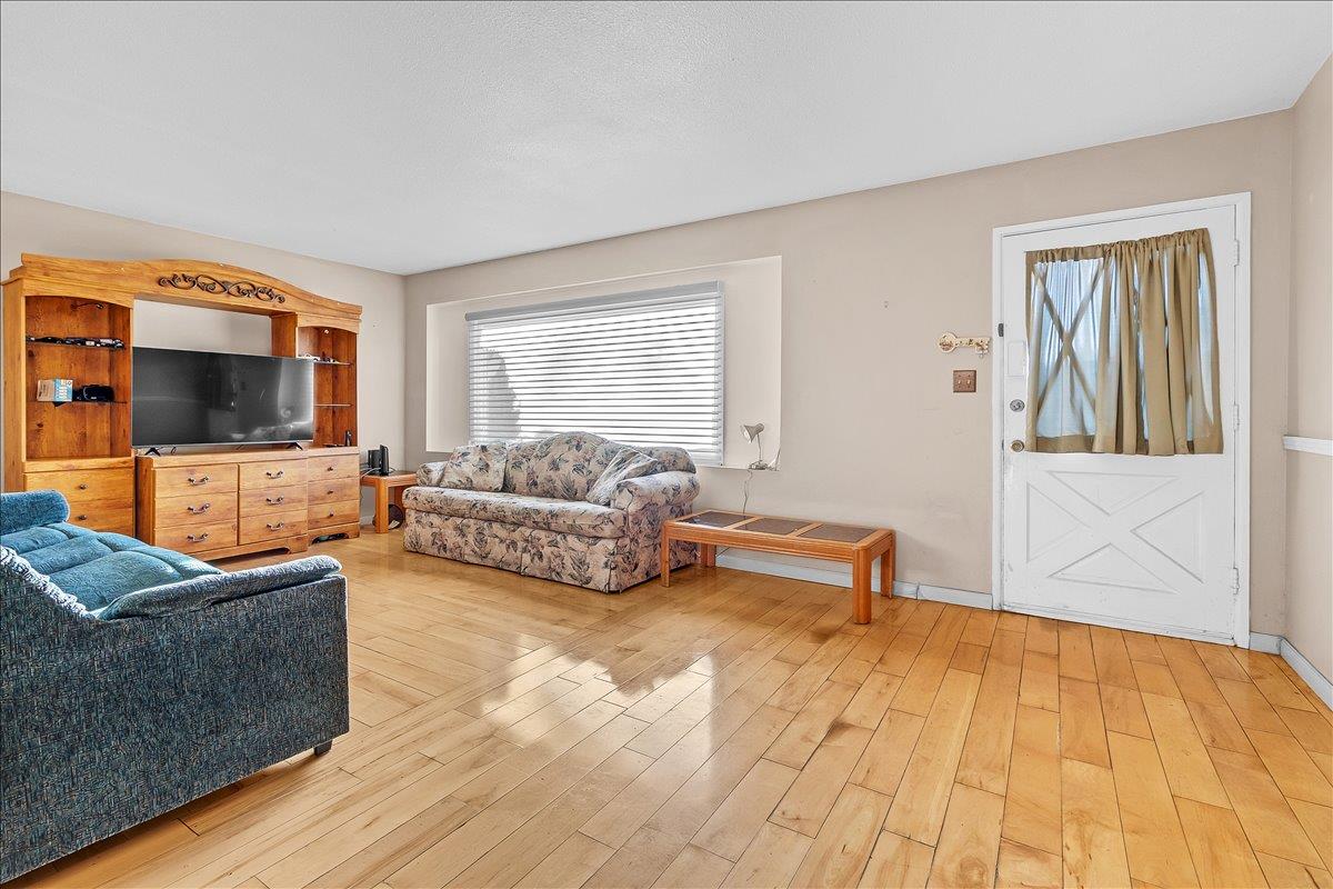 Detail Gallery Image 13 of 34 For 791 El Camino Paraiso, Hollister,  CA 95023 - 3 Beds | 1/1 Baths